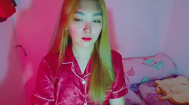 Snapshot of TR4NSCUTI3 chatting on 6, 1, 2025 TR4NSCUTI3 online show from 6, 1, 2025