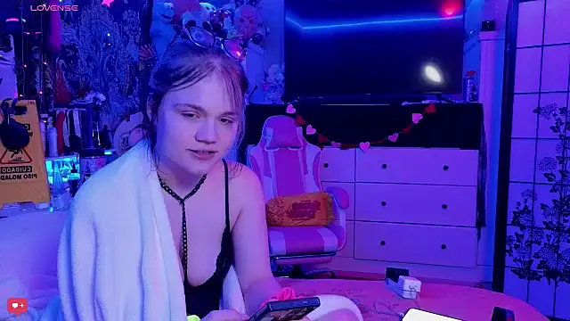 Snapshot of Cutiepiespanks chatting on 5, 3, 2025 Cutiepiespanks online show from 5, 3, 2025