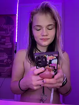 Snapshot of Cutiepiespanks chatting on 1, 10, 2025 Cutiepiespanks online show from 1, 10, 2025