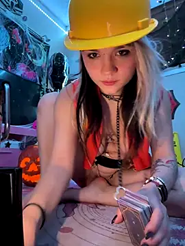 Snapshot of Cutiepiespanks chatting on 27, 10, 2025 Cutiepiespanks online show from 27, 10, 2025