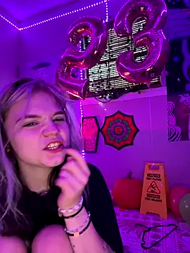 Snapshot of Cutiepiespanks chatting on 2, 11, 2025 Cutiepiespanks online show from 2, 11, 2025