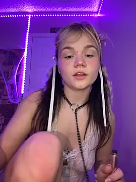 Snapshot of Cutiepiespanks chatting on 7, 11, 2025 Cutiepiespanks online show from 7, 11, 2025