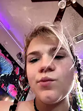 Snapshot of Cutiepiespanks chatting on 15, 11, 2025 Cutiepiespanks online show from 15, 11, 2025