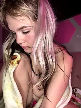 Snapshot of Cutiepiespanks chatting on 20, 11, 2025 Cutiepiespanks online show from 20, 11, 2025