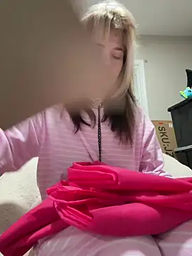 Snapshot of Cutiepiespanks chatting on 1, 2, 2026 Cutiepiespanks online show from 1, 2, 2026