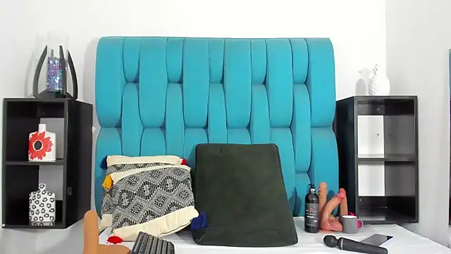 Keira Lennox online show from 6, 3, 2025