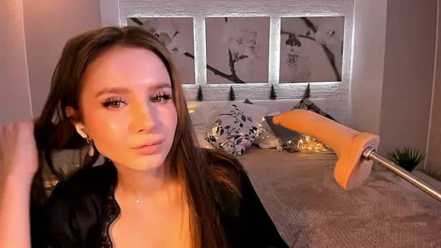 Snapshot of Betty_June chatting on 5, 1, 2025 Betty June online show from 5, 1, 2025