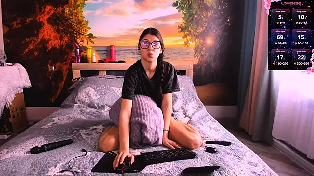 MollyLollipop online show from 5, 3, 2025