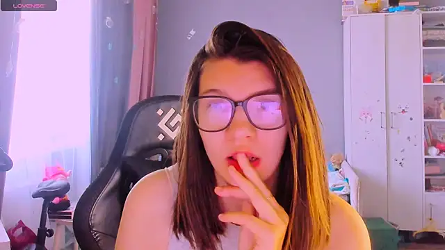 MollyLollipop online show from 3, 6, 2026