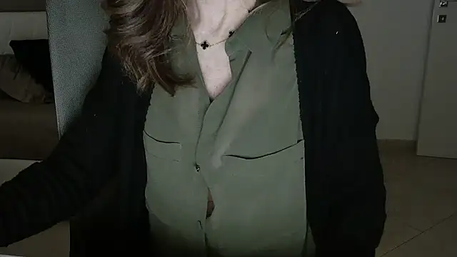 Snapshot of amara_2022 chatting on 6, 1, 2025 amara 2022 online show from 6, 1, 2025