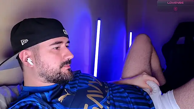 Snapshot of DominantTheo chatting on 23, 4, 2026 DominantTheo online show from 23, 4, 2026
