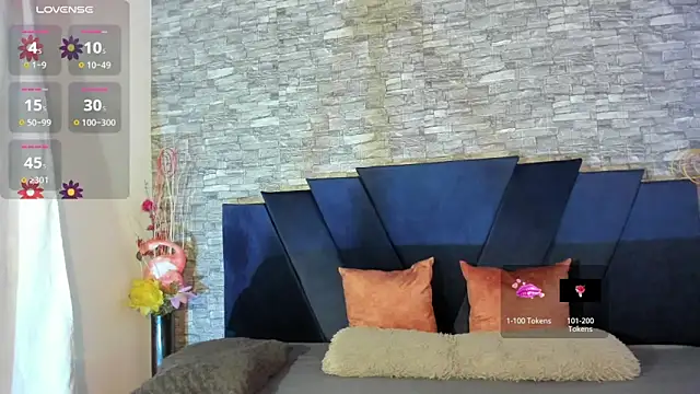 LizzRouse online show from 6, 3, 2025