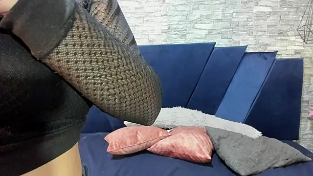 LizzRouse online show from 12, 3, 2025