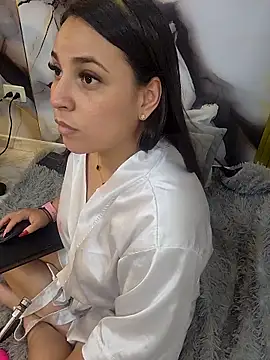 Snapshot of LizzRouse chatting on 8, 5, 2026 LizzRouse online show from 8, 5, 2026