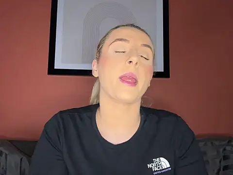 Strongqueen online show from 18, 12, 2024