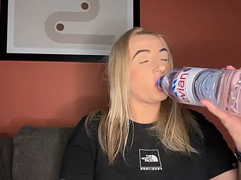 Strongqueen online show from 8, 3, 2025