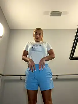 Strongqueen online show from 10, 10, 2025