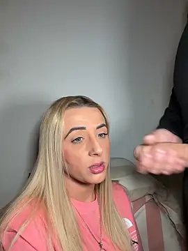 Snapshot of Strongqueen chatting on 9, 4, 2026 Strongqueen online show from 9, 4, 2026