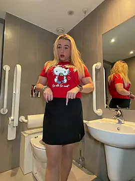 Snapshot of Strongqueen chatting on 10, 4, 2026 Strongqueen online show from 10, 4, 2026