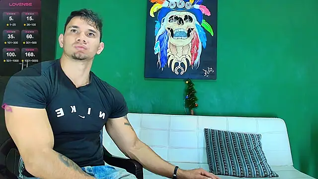 Snapshot of GendersonFit chatting on 26, 11, 2025 GendersonFit online show from 26, 11, 2025