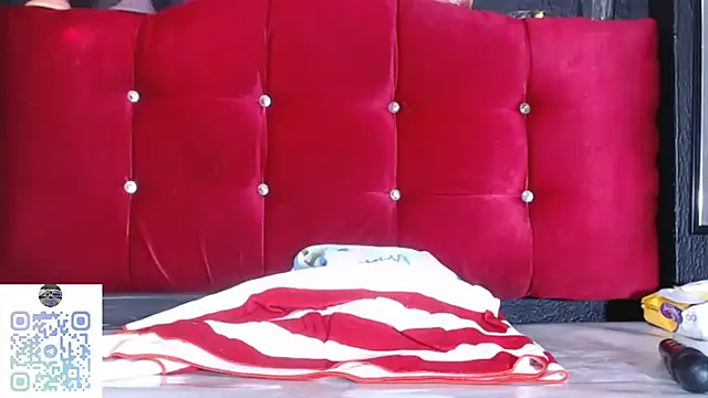 Upskirt Squirt96 online show from 18, 2, 2025