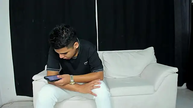 Snapshot of self_love46 chatting on 21, 10, 2025 self love46 online show from 21, 10, 2025