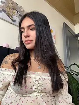 Snapshot of DaphneUwu chatting on 10, 12, 2024 DaphneUwu online show from 10, 12, 2024