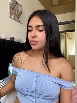 Snapshot of DaphneUwu chatting on 13, 12, 2024 DaphneUwu online show from 13, 12, 2024