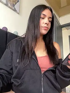 Snapshot of DaphneUwu chatting on 23, 12, 2024 DaphneUwu online show from 23, 12, 2024