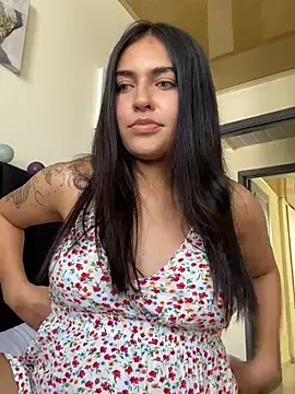 Snapshot of DaphneUwu chatting on 12, 1, 2025 DaphneUwu online show from 12, 1, 2025