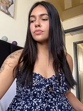 Snapshot of DaphneUwu chatting on 13, 1, 2025 DaphneUwu online show from 13, 1, 2025