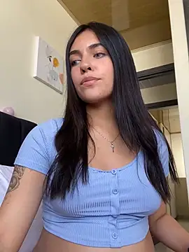 Snapshot of DaphneUwu chatting on 19, 1, 2025 DaphneUwu online show from 19, 1, 2025