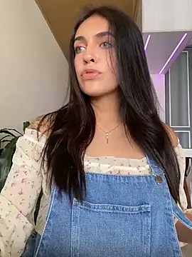 Snapshot of DaphneUwu chatting on 5, 2, 2025 DaphneUwu online show from 5, 2, 2025