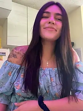 Snapshot of DaphneUwu chatting on 8, 2, 2025 DaphneUwu online show from 8, 2, 2025