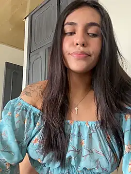 Snapshot of DaphneUwu chatting on 8, 2, 2025 DaphneUwu online show from 8, 2, 2025