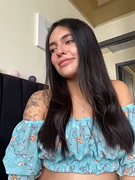 Snapshot of DaphneUwu chatting on 13, 2, 2025 DaphneUwu online show from 13, 2, 2025