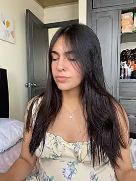 Snapshot of DaphneUwu chatting on 14, 2, 2025 DaphneUwu online show from 14, 2, 2025