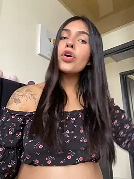 Snapshot of DaphneUwu chatting on 16, 2, 2025 DaphneUwu online show from 16, 2, 2025