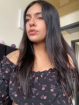 Snapshot of DaphneUwu chatting on 16, 2, 2025 DaphneUwu online show from 16, 2, 2025