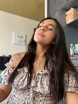 Snapshot of DaphneUwu chatting on 19, 2, 2025 DaphneUwu online show from 19, 2, 2025