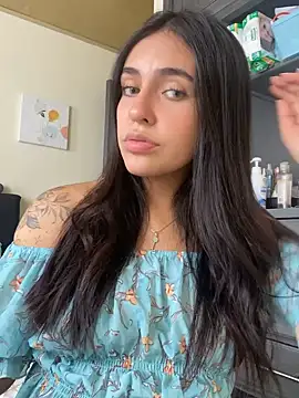 Snapshot of DaphneUwu chatting on 26, 2, 2025 DaphneUwu online show from 26, 2, 2025