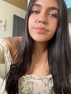 Snapshot of DaphneUwu chatting on 27, 2, 2025 DaphneUwu online show from 27, 2, 2025