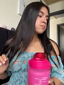 Snapshot of DaphneUwu chatting on 9, 3, 2025 DaphneUwu online show from 9, 3, 2025