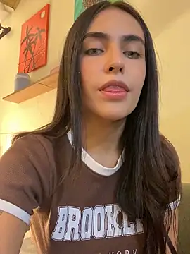 Snapshot of DaphneUwu chatting on 15, 10, 2025 DaphneUwu online show from 15, 10, 2025