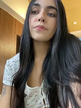 Snapshot of DaphneUwu chatting on 23, 11, 2025 DaphneUwu online show from 23, 11, 2025