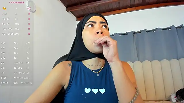 Snapshot of Dounia_nagi chatting on 18, 12, 2025 Dounia nagi online show from 18, 12, 2025