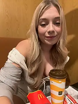 Snapshot of CherryAuroraa chatting on 15, 12, 2024 CherryAuroraa online show from 15, 12, 2024