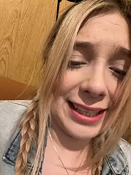 Snapshot of CherryAuroraa chatting on 2, 1, 2025 CherryAuroraa online show from 2, 1, 2025