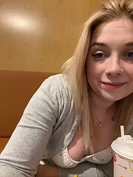 Snapshot of CherryAuroraa chatting on 28, 1, 2025 CherryAuroraa online show from 28, 1, 2025