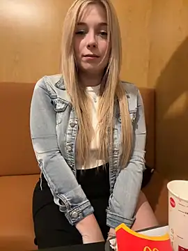 Snapshot of CherryAuroraa chatting on 5, 2, 2025 CherryAuroraa online show from 5, 2, 2025